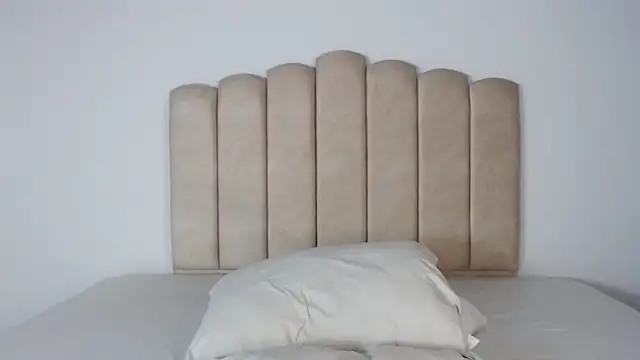 aroncooper1 online show from November 18, 2025, 9:45 am