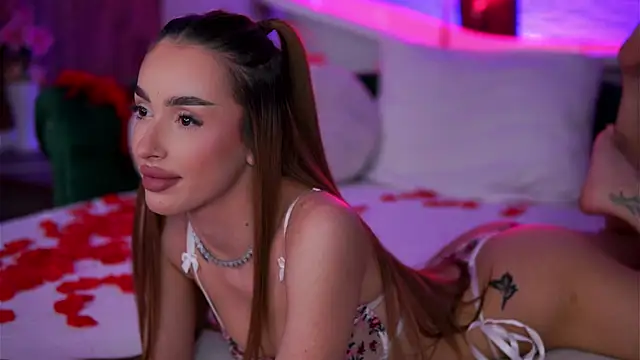 ClaraBenatti online show from February 10, 2026, 7:57 pm