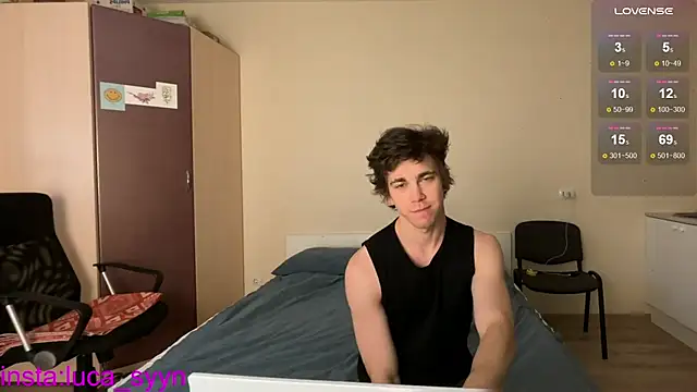 Snapshot of luca_syn chatting on October 1, 2025, 1:37 pm luca syn online show from October 1, 2025, 1:37 pm