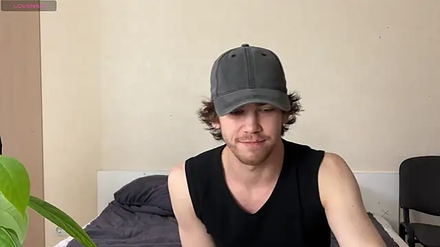 Snapshot of luca_syn chatting on October 15, 2025, 10:34 am luca syn online show from October 15, 2025, 10:34 am