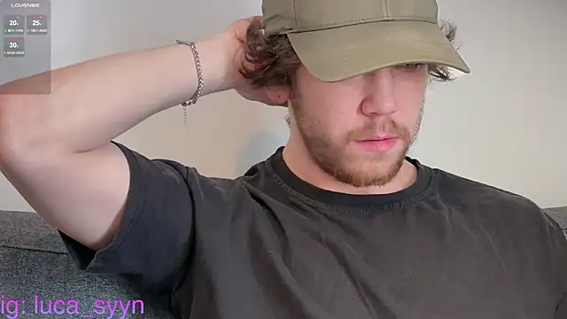 Snapshot of luca_syn chatting on November 7, 2025, 7:46 am luca syn online show from November 7, 2025, 7:46 am