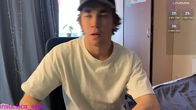 Snapshot of luca_syn chatting on September 28, 2025, 8:21 am luca syn online show from September 28, 2025, 8:21 am