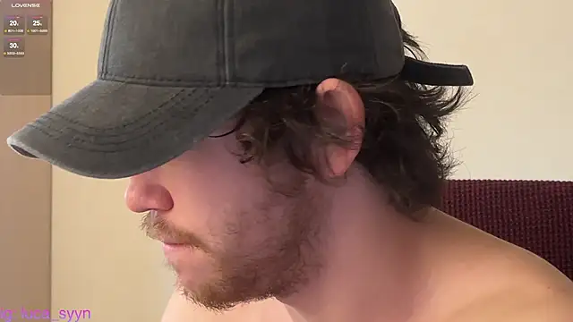 Snapshot of luca_syn chatting on November 1, 2025, 11:04 am luca syn online show from November 1, 2025, 11:04 am