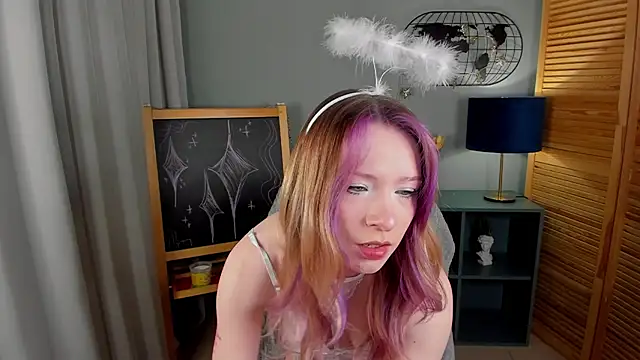 elliupp online show from March 18, 2026, 4:08 pm