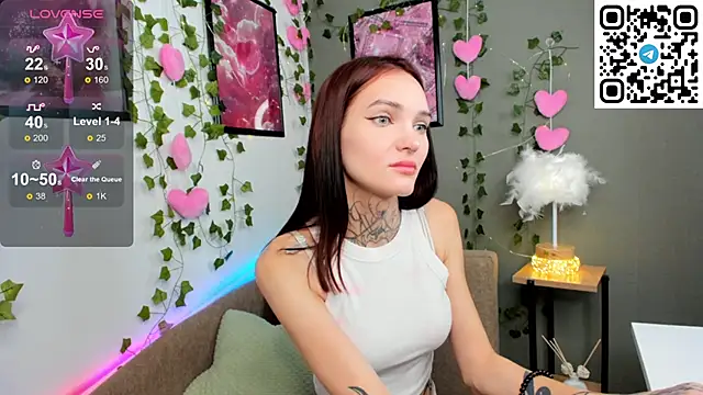 Selena Lune online show from September 26, 2025, 1:56 am