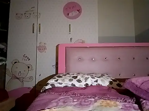 Snapshot of Soin18 chatting on November 18, 2025, 5:33 am Soin18 online show from November 18, 2025, 5:33 am