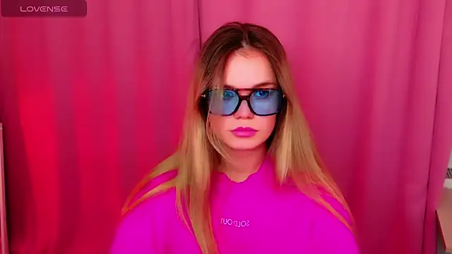 KellyHayden online show from November 30, 2025, 6:19 pm