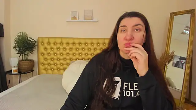 Snapshot of TrishaDarks chatting on February 16, 2026, 6:12 am TrishaDarks online show from February 16, 2026, 6:12 am