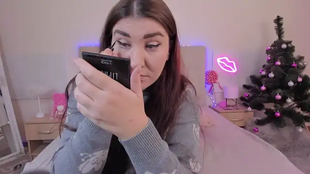 Snapshot of TrishaDarks chatting on December 20, 2025, 6:49 am TrishaDarks online show from December 20, 2025, 6:49 am