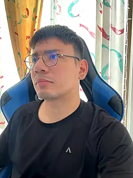 Snapshot of marcuswildx chatting on December 3, 2025, 3:11 pm marcuswildx online show from December 3, 2025, 3:11 pm