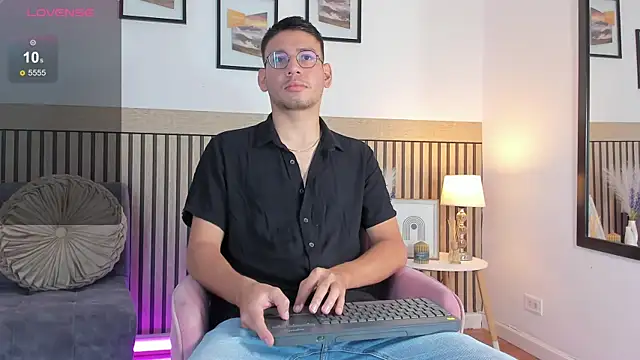 Snapshot of marcuswildx chatting on September 26, 2025, 5:53 pm marcuswildx online show from September 26, 2025, 5:53 pm