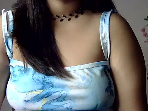 Snapshot of Aaliya02 chatting on November 11, 2025, 8:09 am Aaliya02 online show from November 11, 2025, 8:09 am