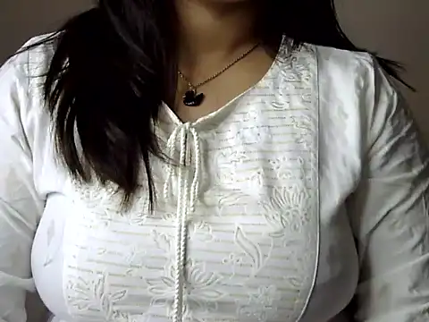 Snapshot of Aaliya02 chatting on November 8, 2025, 1:58 pm Aaliya02 online show from November 8, 2025, 1:58 pm