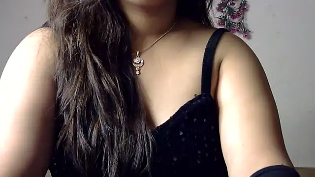 Aaliya02 online show from June 18, 2026, 10:42 am
