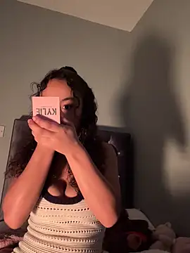 Snapshot of OliviaAshhh chatting on November 7, 2025, 5:28 pm OliviaAshhh online show from November 7, 2025, 5:28 pm