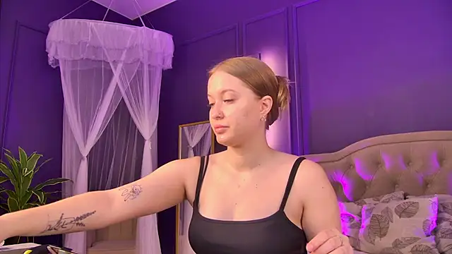 Snapshot of Eva_Haris chatting on September 24, 2025, 6:09 am Eva Haris online show from September 24, 2025, 6:09 am