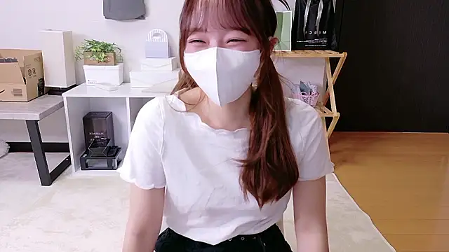 Snapshot of saku_sakura_ chatting on October 6, 2025, 1:12 pm saku sakura  online show from October 6, 2025, 1:12 pm