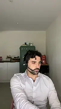 Snapshot of eauminerale chatting on May 22, 2026, 10:02 am eauminerale online show from May 22, 2026, 10:02 am