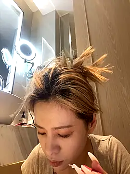 miumiu-66 online show from November 4, 2025, 7:39 pm