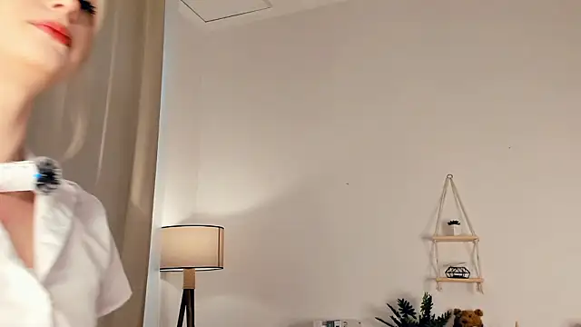 LaureMestler online show from March 12, 2026, 8:07 am