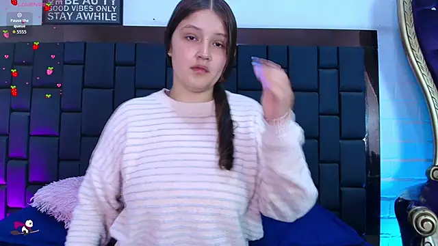 Snapshot of Krystal_Heartss chatting on October 28, 2025, 5:56 pm Krystal Heartss online show from October 28, 2025, 5:56 pm