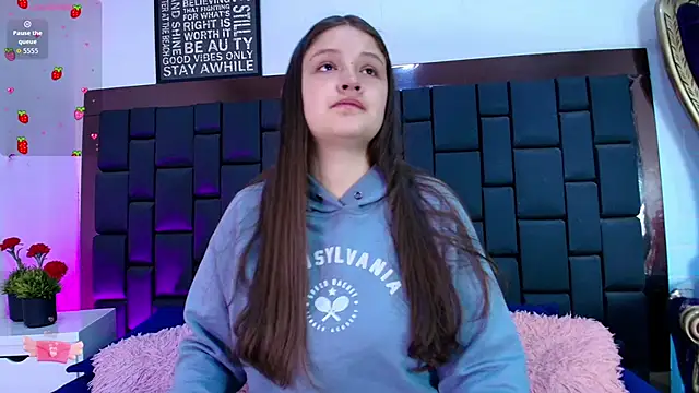 Snapshot of Krystal_Heartss chatting on November 12, 2025, 2:43 pm Krystal Heartss online show from November 12, 2025, 2:43 pm