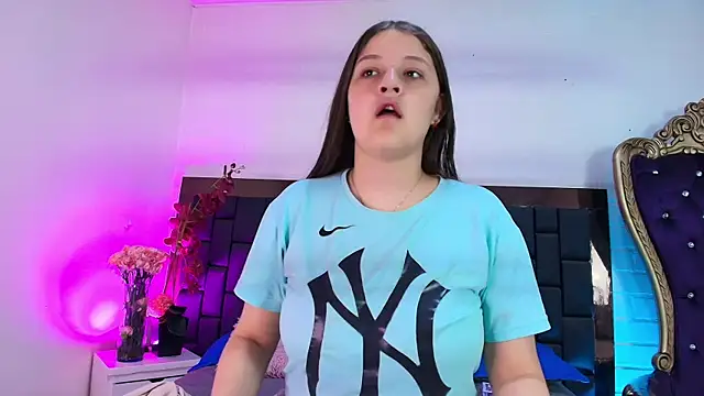 Snapshot of Krystal_Heartss chatting on November 28, 2025, 3:01 pm Krystal Heartss online show from November 28, 2025, 3:01 pm