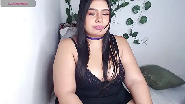 vivianepierss online show from February 3, 2025, 8:13 am