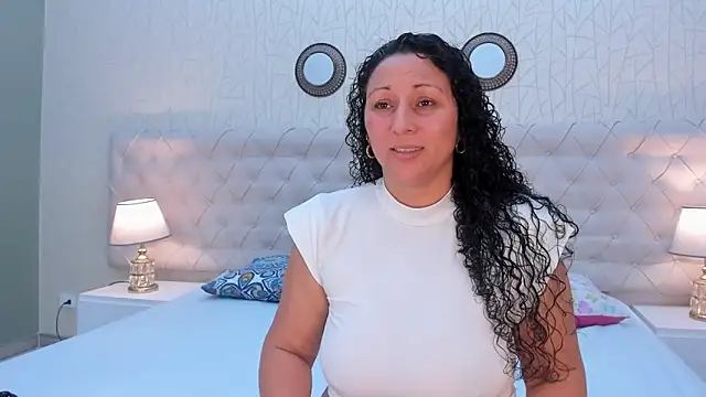 Snapshot of VaniaRose chatting on November 22, 2025, 1:21 pm VaniaRose online show from November 22, 2025, 1:21 pm