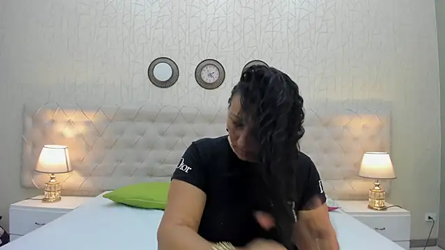 Snapshot of VaniaRose chatting on December 18, 2025, 5:28 pm VaniaRose online show from December 18, 2025, 5:28 pm