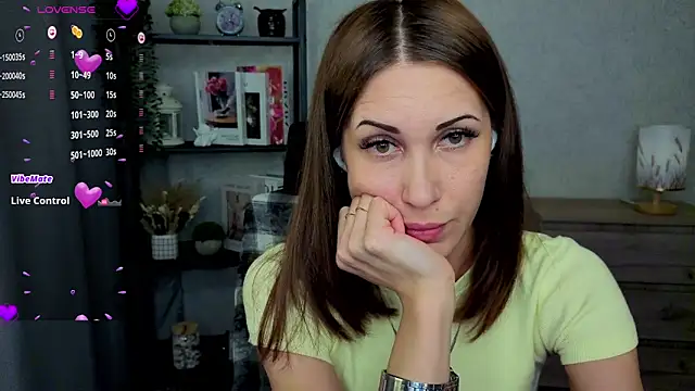 DreamVelour online show from February 12, 2026, 5:56 pm