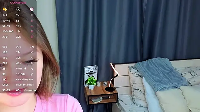 ElenoreReth online show from April 12, 2026, 1:42 am