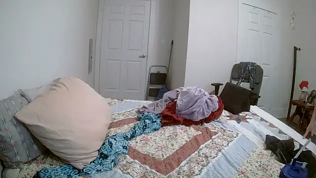 Snapshot of Buggy1965 chatting on April 12, 2026, 5:49 pm Buggy1965 online show from April 12, 2026, 5:49 pm