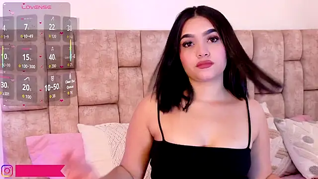 LunaOcampo  online show from November 20, 2025, 5:35 pm