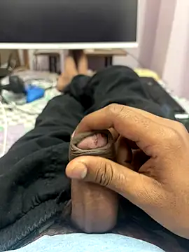 Snapshot of slaveboi9876 chatting on December 14, 2025, 5:40 pm slaveboi9876 online show from December 14, 2025, 5:40 pm