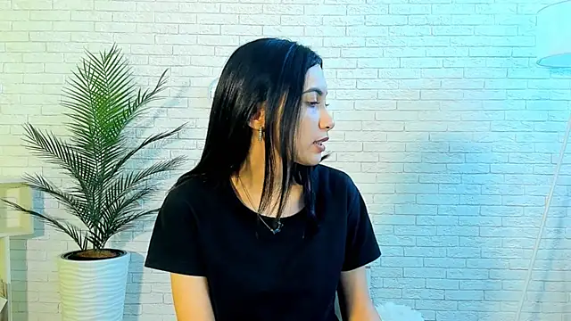 LizFall online show from October 2, 2025, 8:07 am