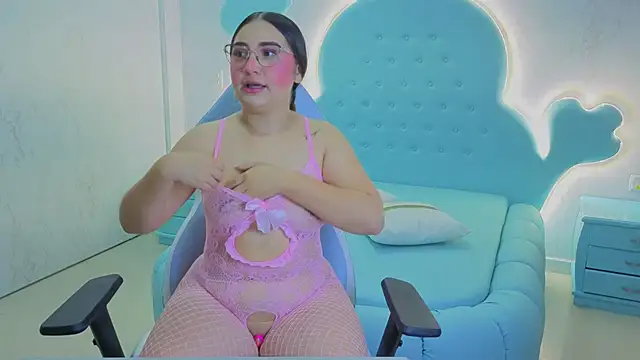 Snapshot of Mia_Cuttee chatting on October 19, 2025, 3:31 am Mia Cuttee online show from October 19, 2025, 3:31 am