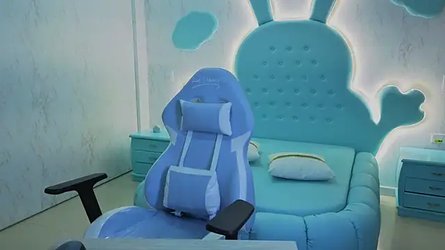 Snapshot of Mia_Cuttee chatting on October 20, 2025, 3:30 am Mia Cuttee online show from October 20, 2025, 3:30 am