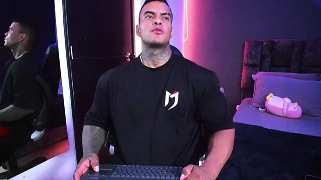 Snapshot of binmontana_ chatting on February 3, 2026, 8:58 pm binmontana online show from February 3, 2026, 8:58 pm