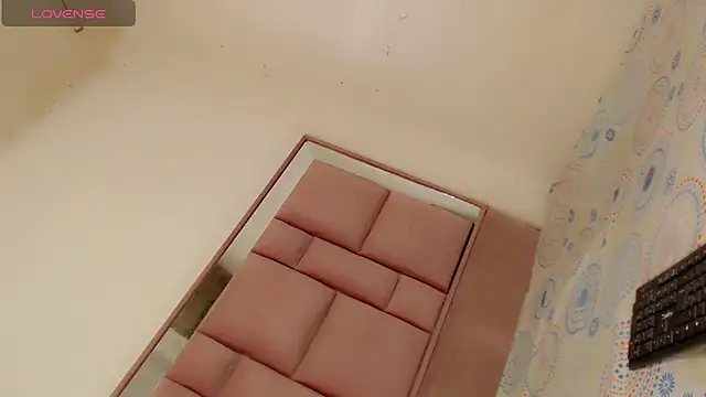 Snapshot of roxanawillts chatting on November 15, 2025, 8:46 pm roxanawillts online show from November 15, 2025, 8:46 pm