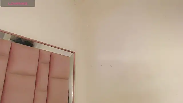 Snapshot of roxanawillts chatting on November 23, 2025, 8:30 pm roxanawillts online show from November 23, 2025, 8:30 pm