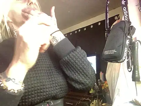 Snapshot of blondebarbiebae chatting on February 25, 2026, 8:03 am blondebarbiebae online show from February 25, 2026, 8:03 am