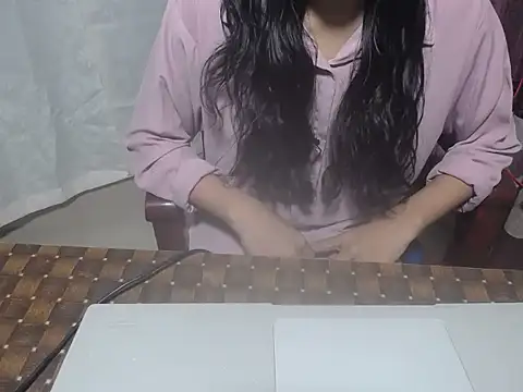 Snapshot of henakhan32 chatting on October 6, 2025, 5:30 am henakhan32 online show from October 6, 2025, 5:30 am