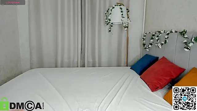 Al1ice Moures online show from February 17, 2026, 1:36 am