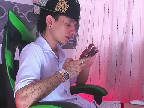 Skinny batman online show from December 4, 2025, 9:36 pm