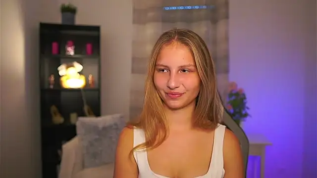 Snapshot of emmie_murray chatting on November 7, 2025, 2:10 pm emmie murray online show from November 7, 2025, 2:10 pm