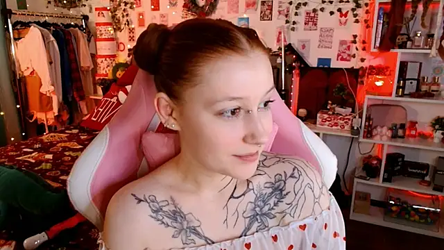 Snapshot of Ayla_Hicks chatting on January 11, 2026, 8:27 pm Ayla Hicks online show from January 11, 2026, 8:27 pm