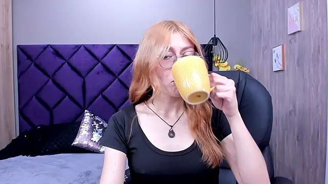 Snapshot of ChloeCampbell03 chatting on November 5, 2025, 12:52 pm ChloeCampbell03 online show from November 5, 2025, 12:52 pm