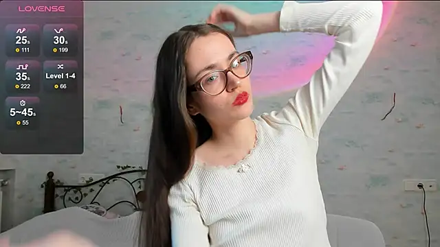 Snapshot of bellacatlovesmeat chatting on May 8, 2026, 2:43 pm bellacatlovesmeat online show from May 8, 2026, 2:43 pm