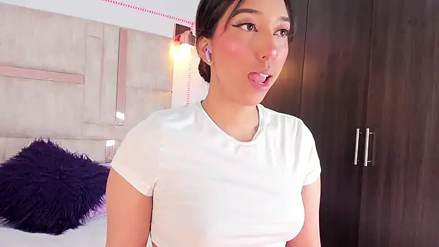 emily  walker online show from November 20, 2025, 12:39 pm